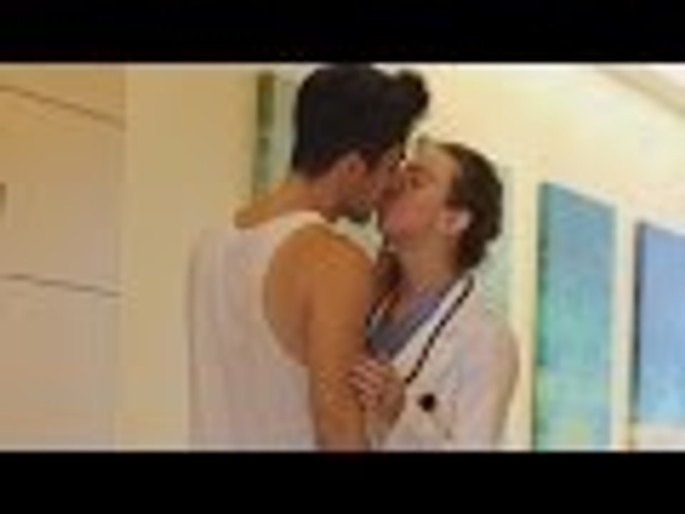 Kissing Prank - Kissing Doctors - (How To Pick Up Doctor)