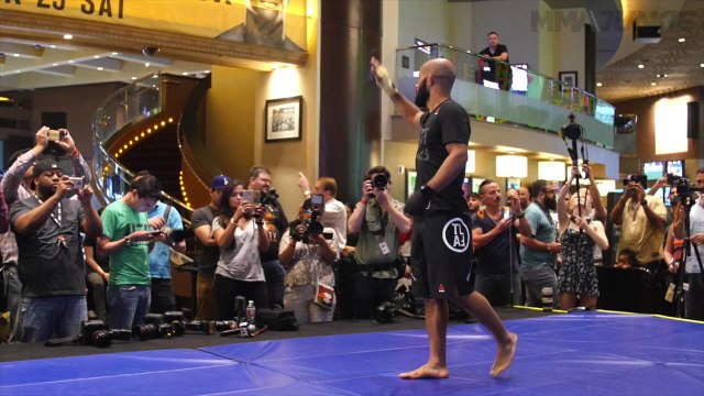 The stars of UFC 197 work the mitts and the crowd at this week's open workouts