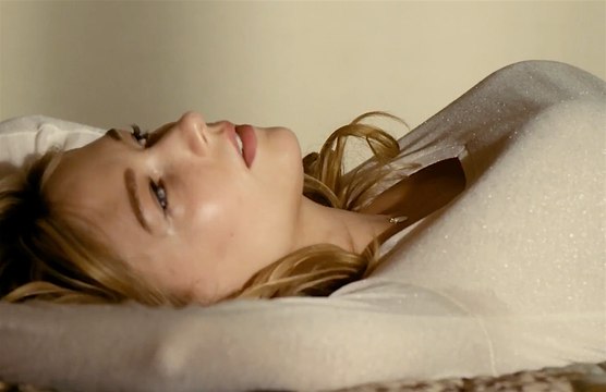 The Girl on the Train Official Trailer