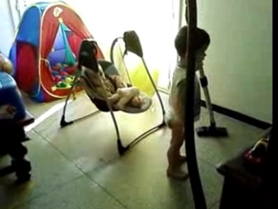 Tristan et l'aspirateur