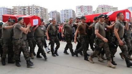 Şehit Cenazelerinde Marş Gidiyor Tekbir Geliyor