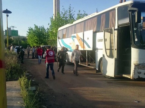 Syrie: évacuations de blessés de villes assiégées, négociations incertaines