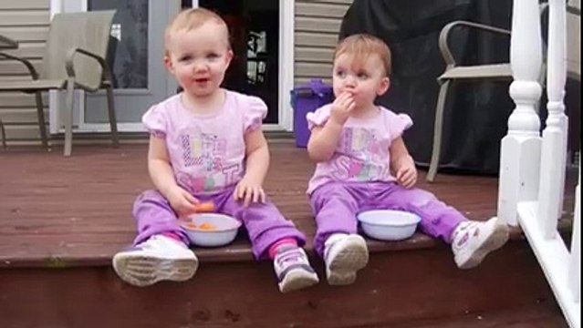 Quand ta propre jumelle te trahit et pique dans ton assiette!