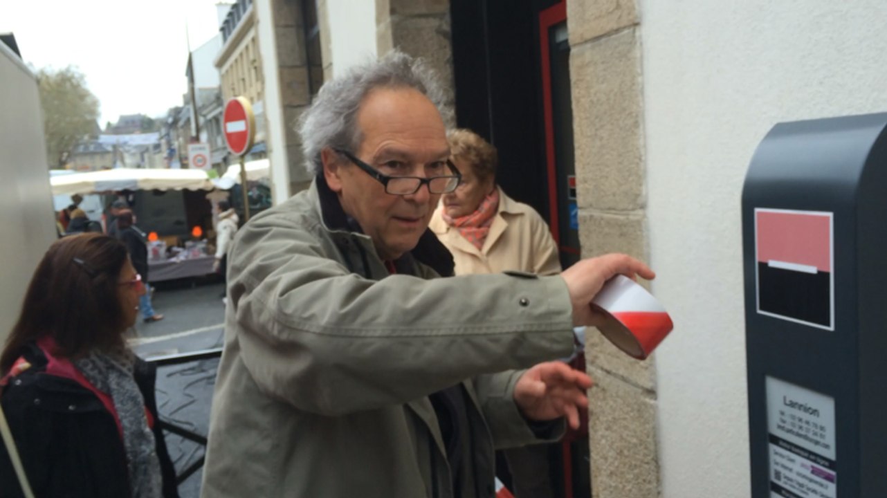 Attac bloque une heure la Société générale