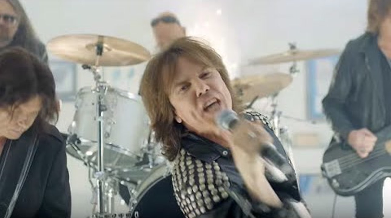 Rock band performs "The final countdown" at office lunch room