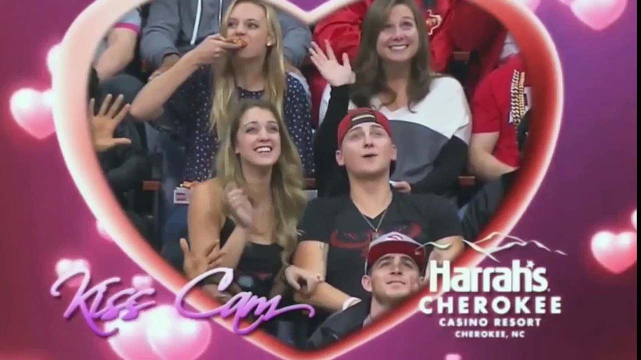 La chica de la pizza que se impuso al beso en la Kiss Cam