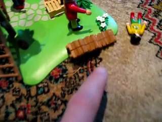 Playmobil RTW mit Blaulicht und Martinshorn.AVI