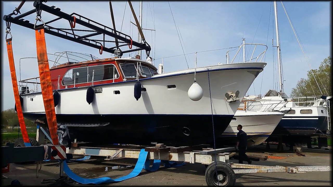 Saint-Valery-sur-Somme: remise à l'eau d'"April", la pénichette avariée