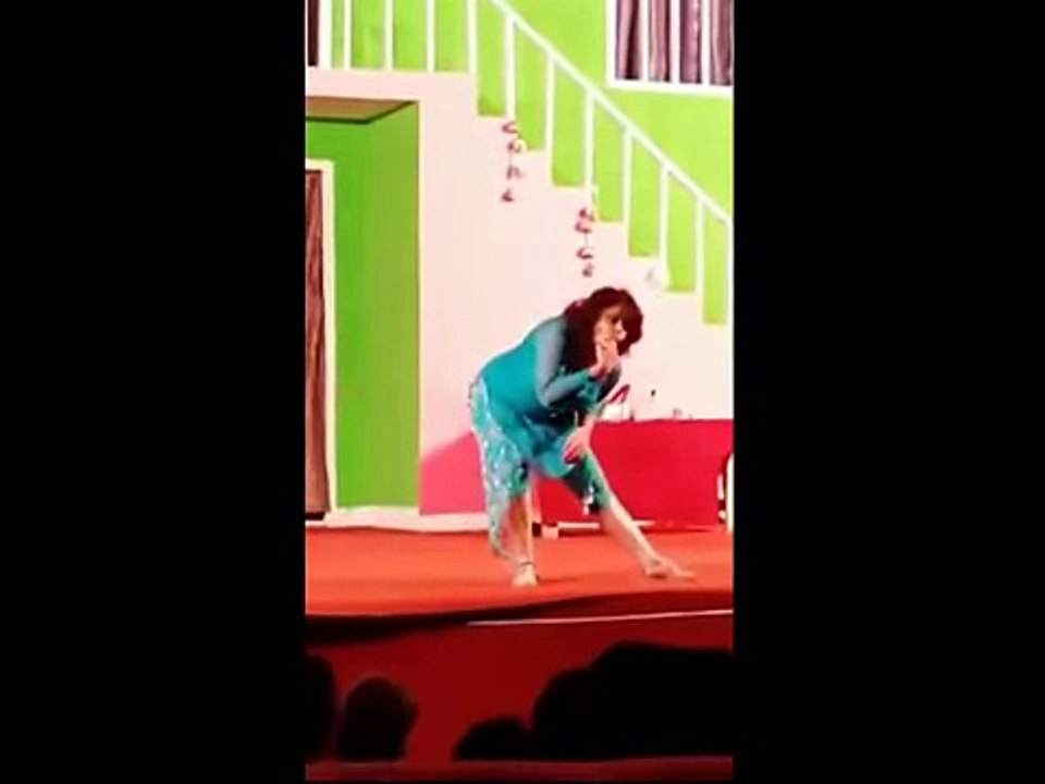 NEW LATEST PAKISTANI ACTRESS HOT STAGE MUJRA DANCE