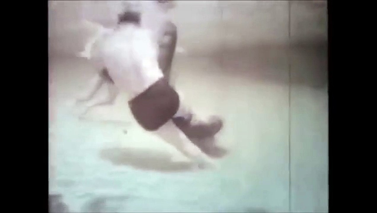 Anaconda attack man