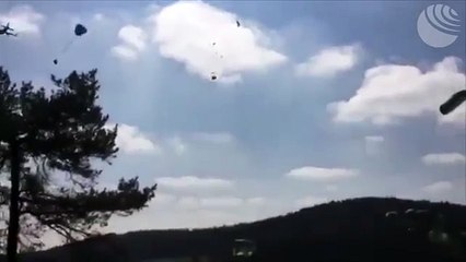 ABD'nin paraşütle indirmeye çalıştığı 3 zırhlı araç yere çakıldı