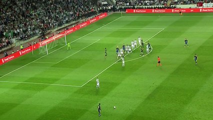 Le sublime coup franc de Nani