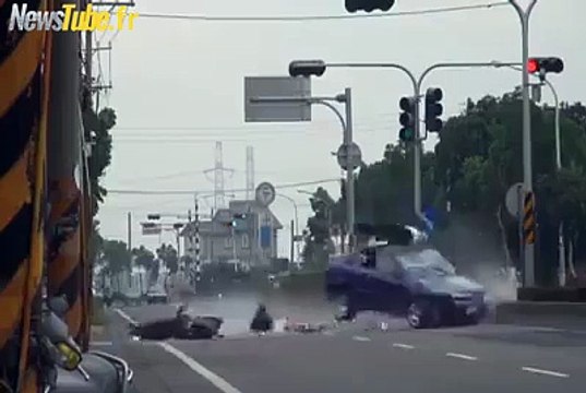 Even if it's green also want to note that there is no red light people