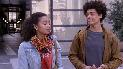 Indiscrétion : César embrasse une autre fille