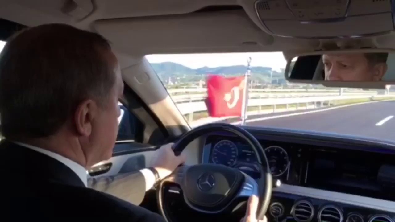 Erodoğan körfez köprüsünü kendi kullandığı araçla geçti