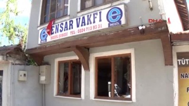İnegöl Ensar Vakfı Binasına Bayrak Asıp Camlarını Kırdılar