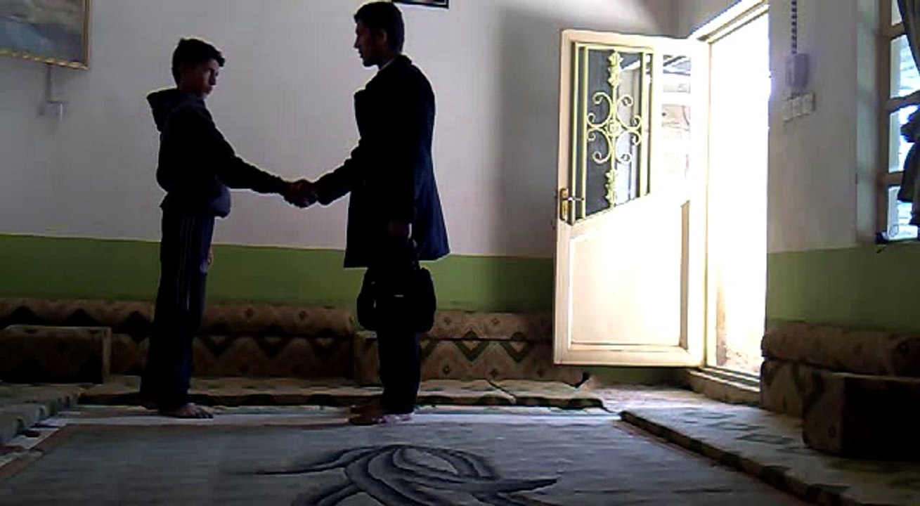 {فضيحة}عاجل اعتقال شباب يقلدون مراد علم دار في كربلاء