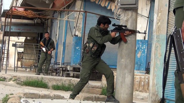 50 عنصرا من قوات النظام السوري يسلمون انفسهم للأكراد في القامشلي