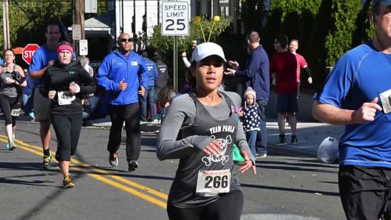 SunBlue Energy Runs for Their Lives From the Headless Horseman in Sleepy Hollow 10k Halloween Run