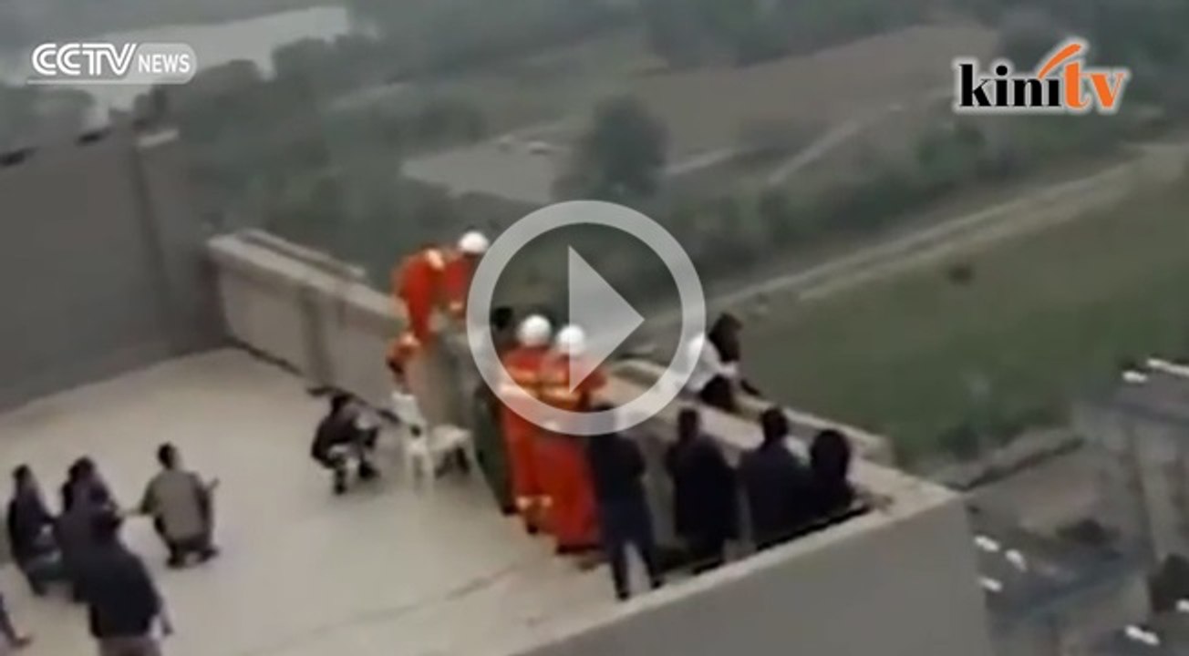 Video dramatik: Bomba selamatkan wanita dari bunuh diri