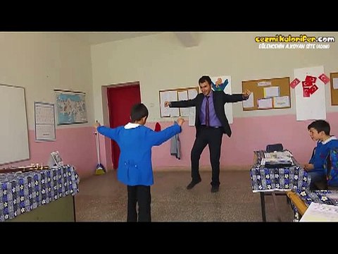 Öğrencisiyle Karşılıklı Ankara Havası Döktüren Öğretmen