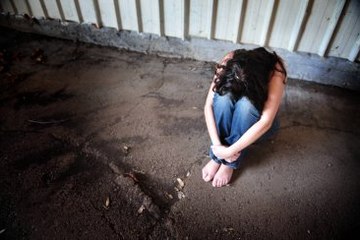 İnternetten Tanıştıkları Genç Kıza Cinsel İstismara 5 Tutuklama