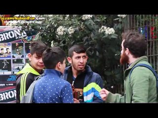 Espri Yapan İnsanlara Çok Komikmiş Bir Daha Yapma Bakışı Atmak