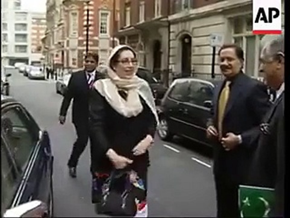 Benazir Bhutto visiting Nawaz Sharif's London apartments in 2007