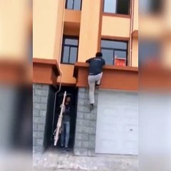 Eşek Şakasını Hakkıyla Yapan Adam ve Yediği Dayak