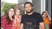 Shahid Khan Afridi with his Wife Nadia Afridi And Daughterz