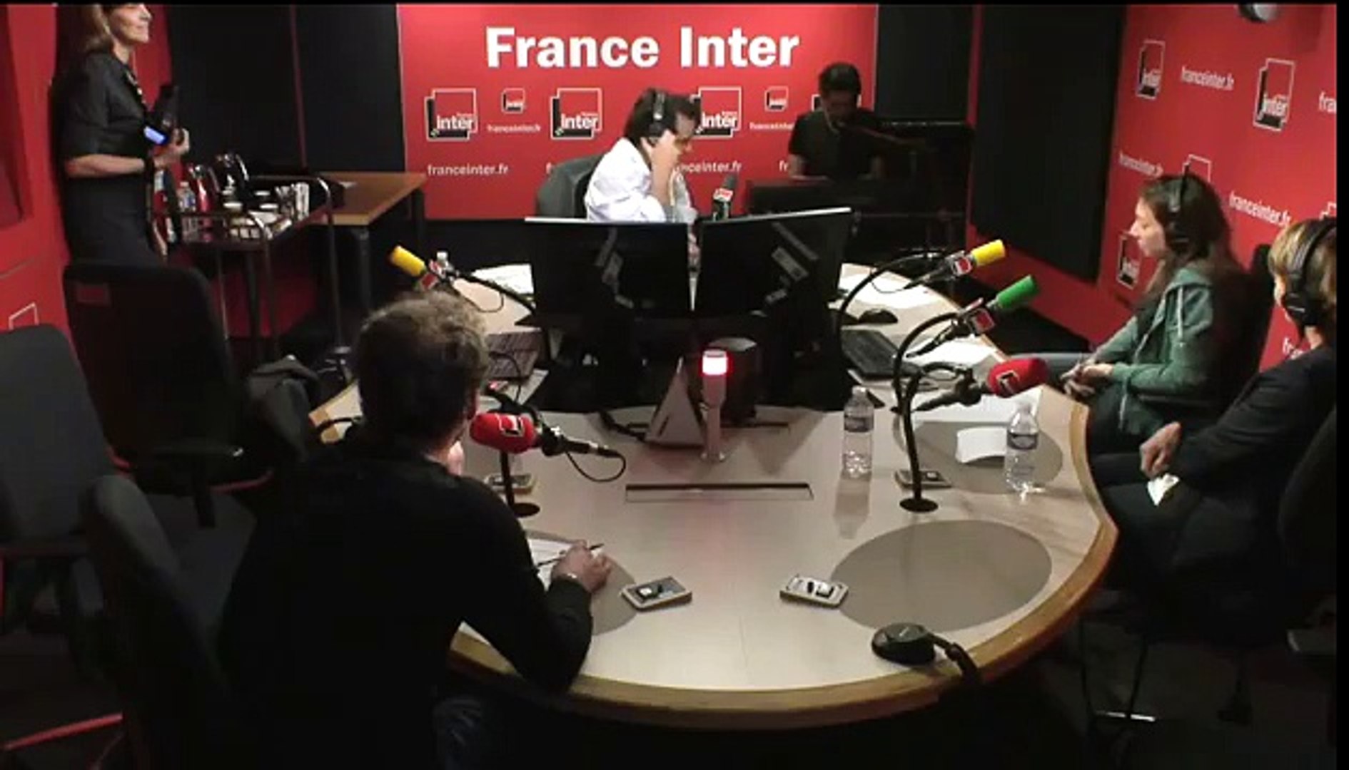 Live de Benjamin Biolay dans le 7/9 de France Inter : "Pas sommeil" - Vidéo  Dailymotion