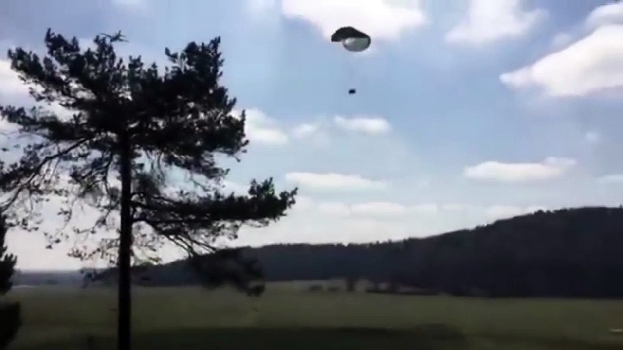 Humvees του αμερικανικού Στρατού συντρίβονται στο έδαφος