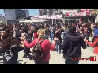 Çağlayan Adliyesi önünde barış halayı