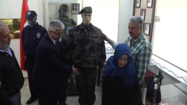 Şehit Eşinin Eşyalarını Gözyaşlarıyla Müzeye Koydu