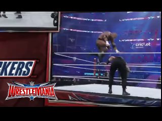 W.W.ENTERTAINMENT-Roman Reigns vs Triple-H