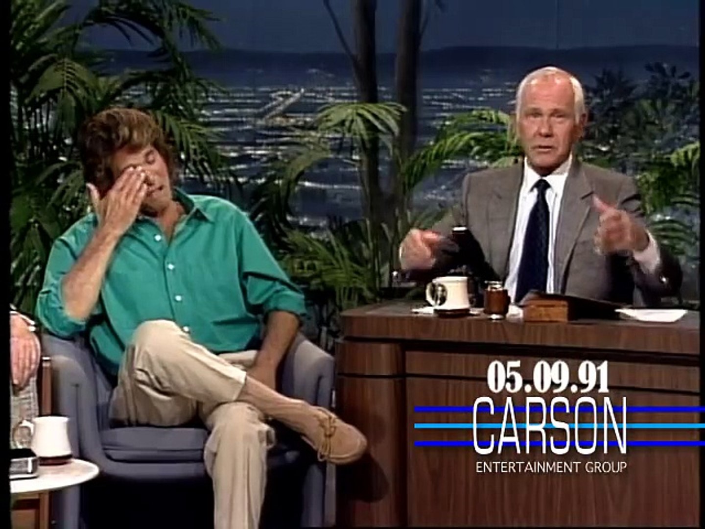 Michael Landon Pulls Funny Prank On Johnny Carson S Tonight Show Video Dailymotion