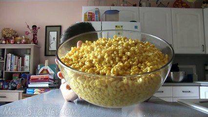 Manger 4 kilos de mais en 13 minutes ! Challenge pour l'intestin...