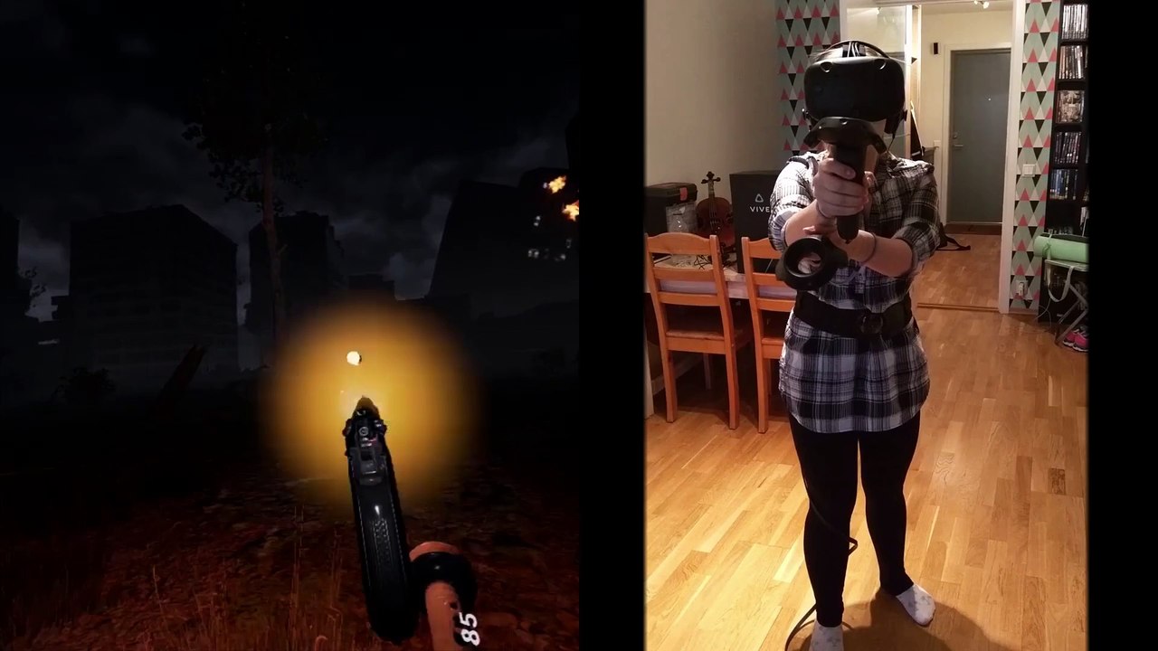 Elle panique en jouant à un jeu de Zombies en Réalité Virtuelle sous son Casque HTC Vive