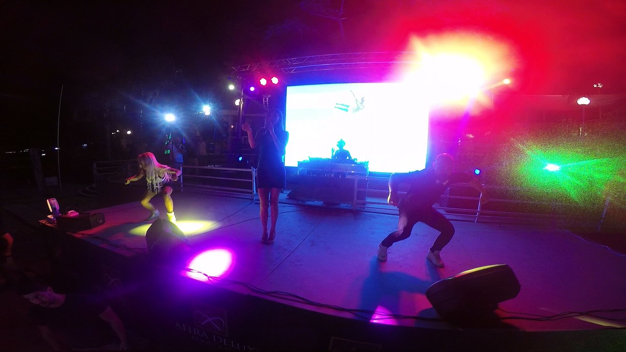 Ayşe Hatun Önal - Çak Bir Selam (Harry's Palm Beach - Alanya)