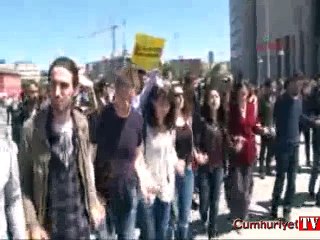 Akademisyenlere adliye bahçesinde destek