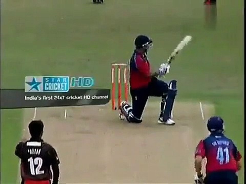 Azhar Mahmood vs Abdul Razzaq