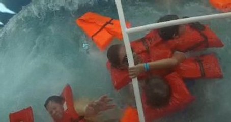 Alabora Olan Turist Gemisinin Sulara Gömüldüğü Görüntüler Ortaya Çıktı