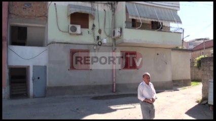 Download Video: Report TV - Elbasan, mbyti me duar të ëmën, arrestohet 30-vjeçari