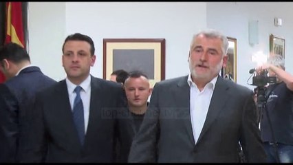 Télécharger la video: “Vjena”, Gruevski dhe Zaev akuza njeri-tjetrit - Top Channel Albania - News - Lajme