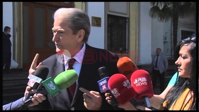 Berisha nuk i heq asnjë presje thirrjes për armatosje të popullit- Ora News- Lajmi i fundit-