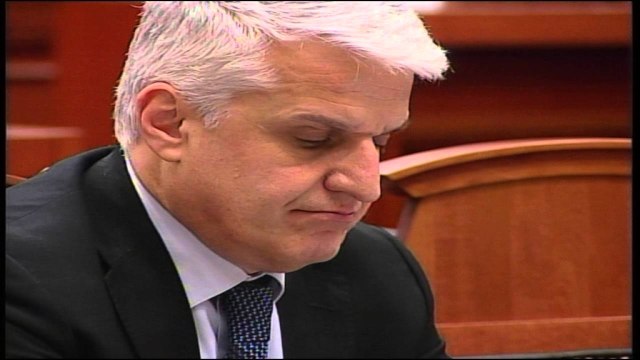 Berisha: Shullazi qëlloi me bazukë shtëpinë e kryekomunarit të Farkës- Ora News- Lajmi i fundit-