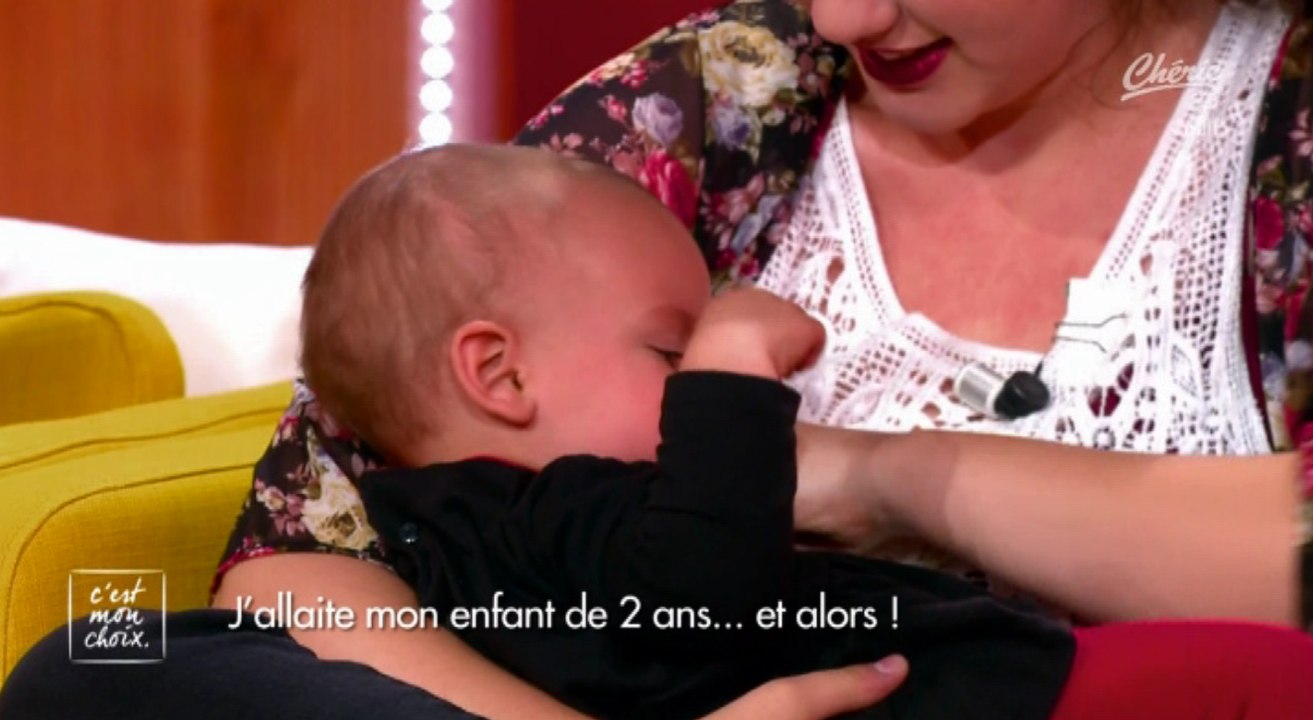 Elle allaite son bébé sur le plateau ! - ZAPPING TÉLÉ DU 22/04/2016
