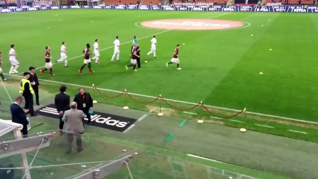 AMAZING AC MILAN PRE MATCH HAKA DANCE ALL BLACKS STYLE! vs CARPI - 21.04.2016 (Serie A)