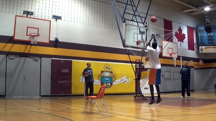 Un gars de 30 ans fait croire qu'il en a 16 pour jouer dans une équipe de Basket junior