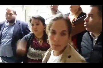 Momento exacto en el que agredieron a periodistas en el CNE
